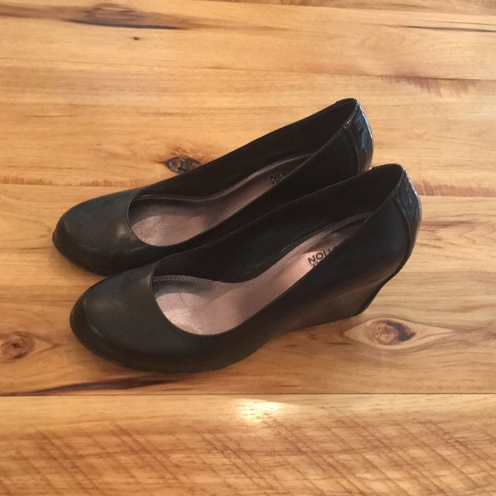 Kenneth Cole Reaction Did U Tell wedge pumps